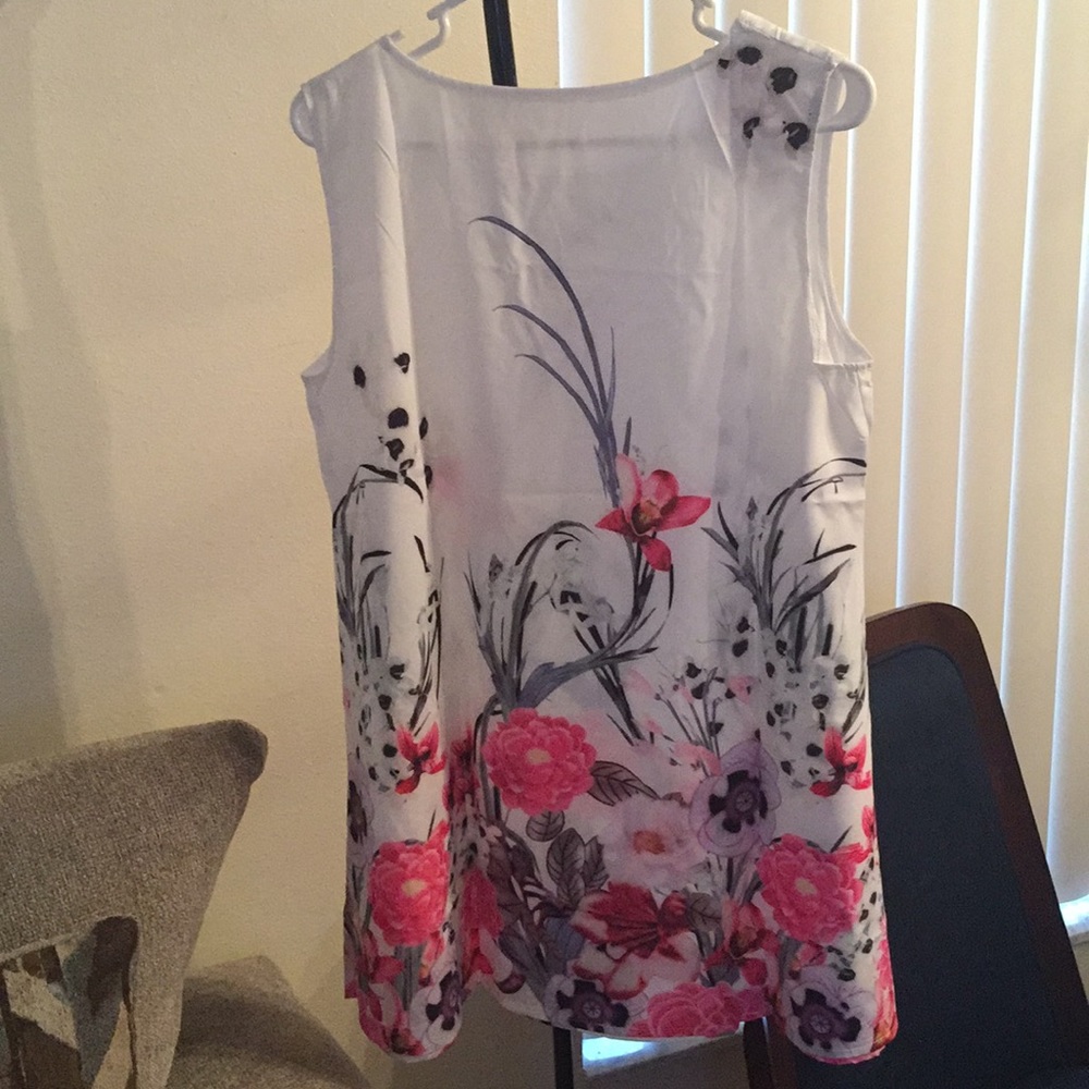 Spring dress - Picture 2 of 2